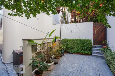 Casa à venda com 400m², 4 quartos e 4 vagas Casa à venda com 400m², 4 quartos e 4 vagasQuintal de Serviço