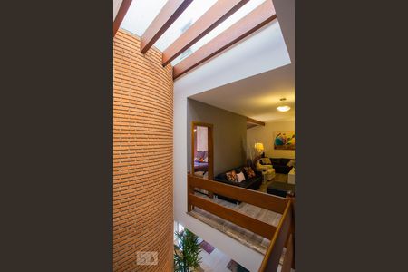 Casa à venda com 400m², 4 quartos e 4 vagas Casa à venda com 400m², 4 quartos e 4 vagasFosso de Iluminação