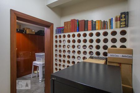 Casa à venda com 400m², 4 quartos e 4 vagas Casa à venda com 400m², 4 quartos e 4 vagasAdega