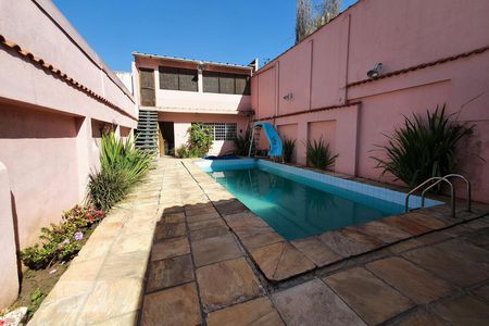 Casa à venda com 350m², 3 quartos e 5 vagas Casa à venda com 350m², 3 quartos e 5 vagasÁrea Externa