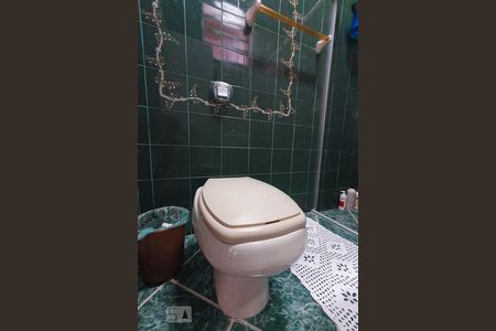 Casa à venda com 350m², 3 quartos e 5 vagas Casa à venda com 350m², 3 quartos e 5 vagasBanheiro Corredor
