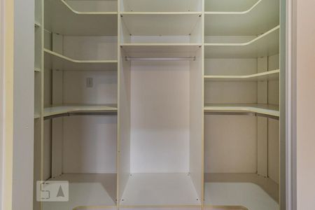 Closet de apartamento para alugar com 1 quarto, 53m² em Menino Deus, Porto Alegre