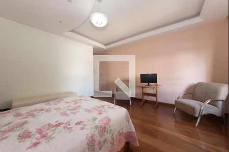 Casa à venda com 250m², 3 quartos e 2 vagasSuíte