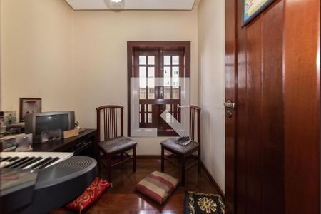 Casa à venda com 250m², 3 quartos e 2 vagasEscritório