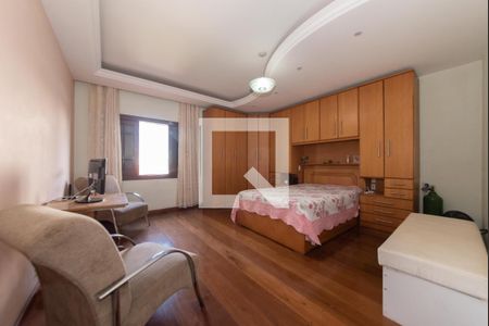 Casa à venda com 250m², 3 quartos e 2 vagasSuíte