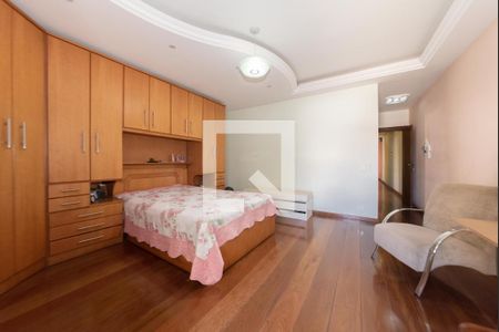 Casa à venda com 250m², 3 quartos e 2 vagasSuíte