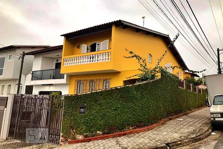 Casa à venda com 202m², 3 quartos e 3 vagasFachada