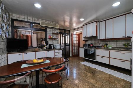 Apartamento à venda com 485m², 5 quartos e 4 vagas Apartamento à venda com 485m², 5 quartos e 4 vagasCozinha