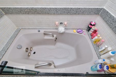 Apartamento à venda com 485m², 5 quartos e 4 vagas Apartamento à venda com 485m², 5 quartos e 4 vagasBanheiro Suíte 3