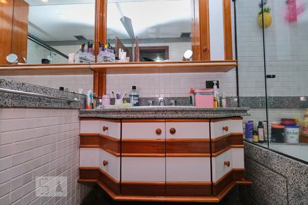 Apartamento à venda com 485m², 5 quartos e 4 vagas Apartamento à venda com 485m², 5 quartos e 4 vagasBanheiro Suíte 2