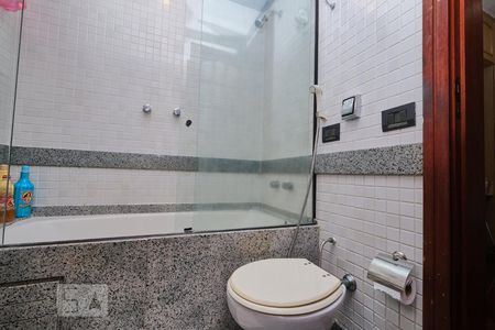 Apartamento à venda com 485m², 5 quartos e 4 vagas Apartamento à venda com 485m², 5 quartos e 4 vagasBanheiro Suíte 2