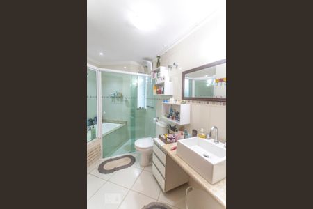 Casa à venda com 200m², 3 quartos e 4 vagasBanheiro suíte 3