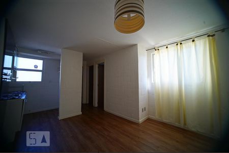 Sala de apartamento para alugar com 2 quartos, 38m² em Mário Quintana, Porto Alegre