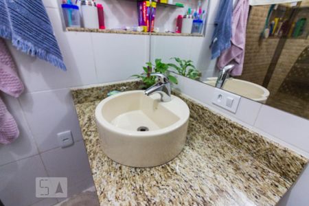 Casa à venda com 440m², 4 quartos e 2 vagasBanheiro