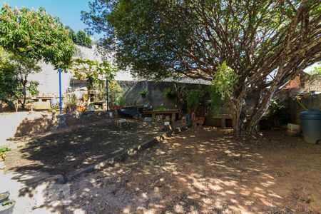 Casa à venda com 440m², 4 quartos e 2 vagasQuintal