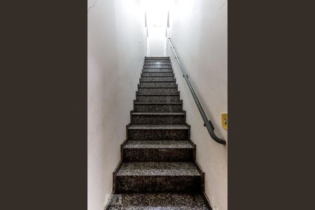 Casa à venda com 240m², 3 quartos e 4 vagas Casa à venda com 240m², 3 quartos e 4 vagasEscadas Entrada
