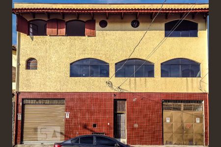 Casa à venda com 240m², 3 quartos e 4 vagas Casa à venda com 240m², 3 quartos e 4 vagasFachada