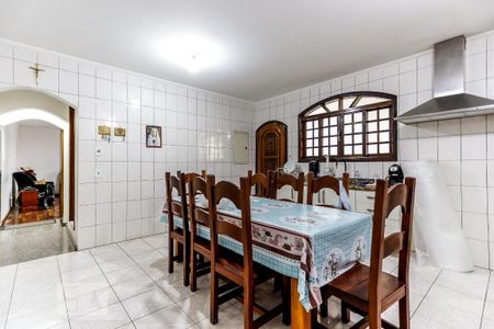 Casa à venda com 240m², 3 quartos e 4 vagas Casa à venda com 240m², 3 quartos e 4 vagasCozinha