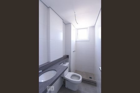 Banheiro de apartamento à venda com 2 quartos, 55m² em Glória, Porto Alegre