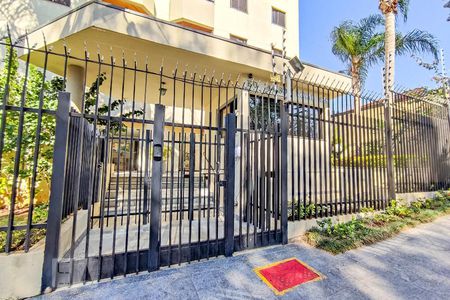 Apartamento à venda com 60m², 2 quartos e 1 vaga Apartamento à venda com 60m², 2 quartos e 1 vagaFachada