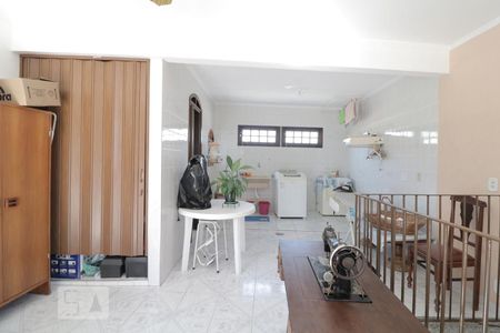 Casa à venda com 220m², 2 quartos e 1 vagaArea de serviço