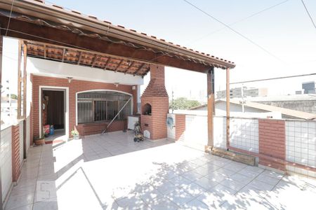 Casa à venda com 220m², 2 quartos e 1 vagaQuintal
