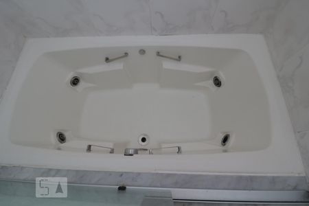 Casa à venda com 220m², 2 quartos e 1 vagaBanheiro Social - banheira