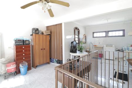 Casa à venda com 220m², 2 quartos e 1 vagaArea de serviço