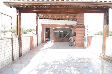 Casa à venda com 220m², 2 quartos e 1 vagaQuintal