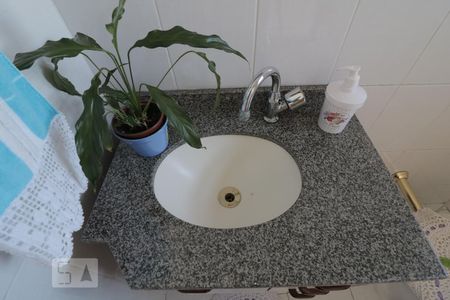 Casa à venda com 220m², 2 quartos e 1 vagaBanheiro de Serviço - pia