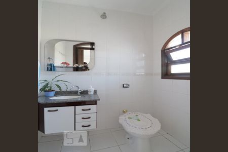 Casa à venda com 220m², 2 quartos e 1 vagaBanheiro de Serviço