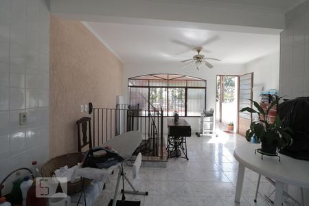 Casa à venda com 220m², 2 quartos e 1 vagaArea de serviço