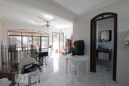 Casa à venda com 220m², 2 quartos e 1 vagaArea de serviço