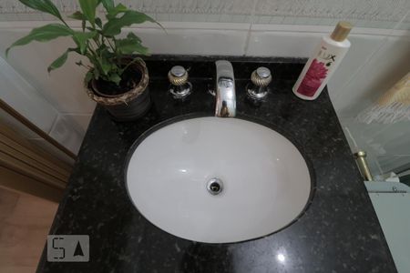 Casa à venda com 220m², 2 quartos e 1 vagaBanheiro da Suite  - pia