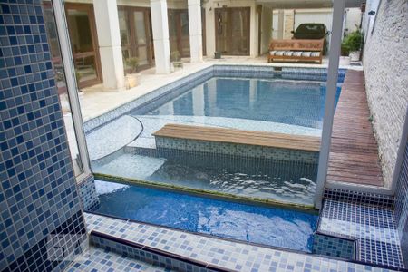 Casa à venda com 480m², 4 quartos e 3 vagasSauna