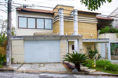 Casa à venda com 480m², 4 quartos e 3 vagasFachada