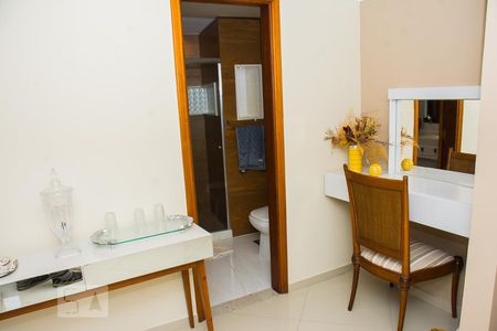 Casa à venda com 480m², 4 quartos e 3 vagassuite 2