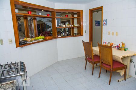 Casa à venda com 480m², 4 quartos e 3 vagasCozinha