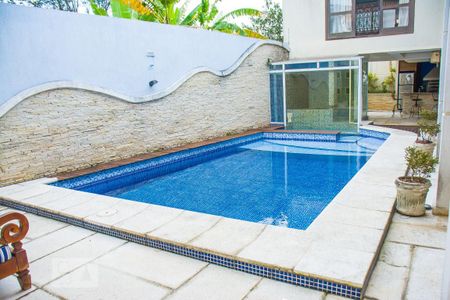 Casa à venda com 480m², 4 quartos e 3 vagasPiscina
