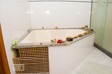 Casa à venda com 480m², 4 quartos e 3 vagasBanheira da suite