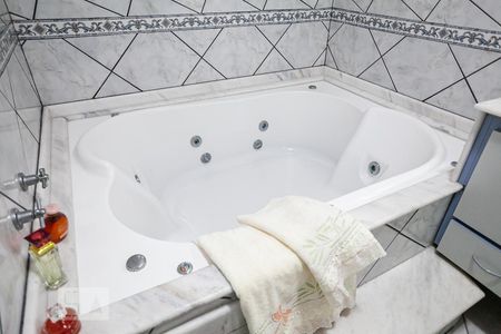 Casa à venda com 254m², 3 quartos e 3 vagasBanheiro da Suíte Master