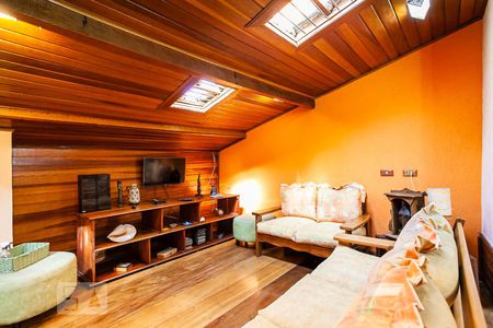 Casa à venda com 254m², 3 quartos e 3 vagasSala