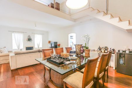 Casa à venda com 258m², 3 quartos e 2 vagas Casa à venda com 258m², 3 quartos e 2 vagasSala de Jantar