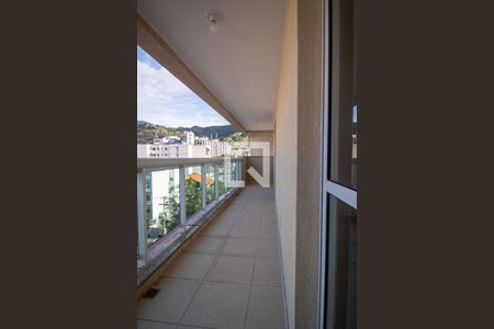 Apartamento à venda com 355m², 4 quartos e 2 vagas Apartamento à venda com 355m², 4 quartos e 2 vagasVaranda da Suíte 2 e Suíte 3