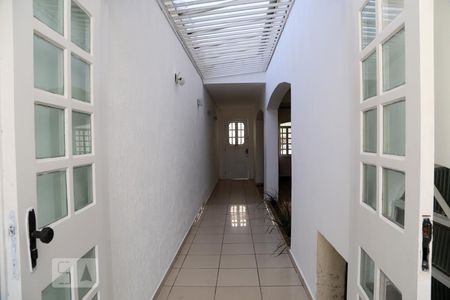 Casa à venda com 210m², 3 quartos e 2 vagasCorredor