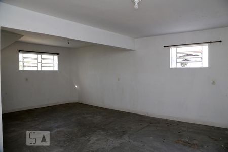 Casa à venda com 210m², 3 quartos e 2 vagasPorão