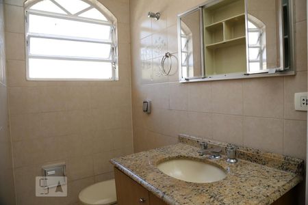 Casa à venda com 210m², 3 quartos e 2 vagasBanheiro Social