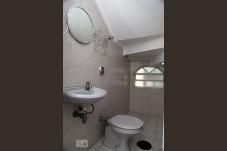 Casa à venda com 210m², 3 quartos e 2 vagasLavabo