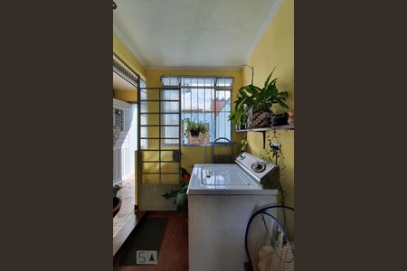 Casa à venda com 216m², 2 quartos e 1 vagaÁrea de serviço