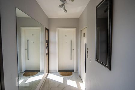 Apartamento à venda com 110m², 3 quartos e 2 vagas Apartamento à venda com 110m², 3 quartos e 2 vagasHall